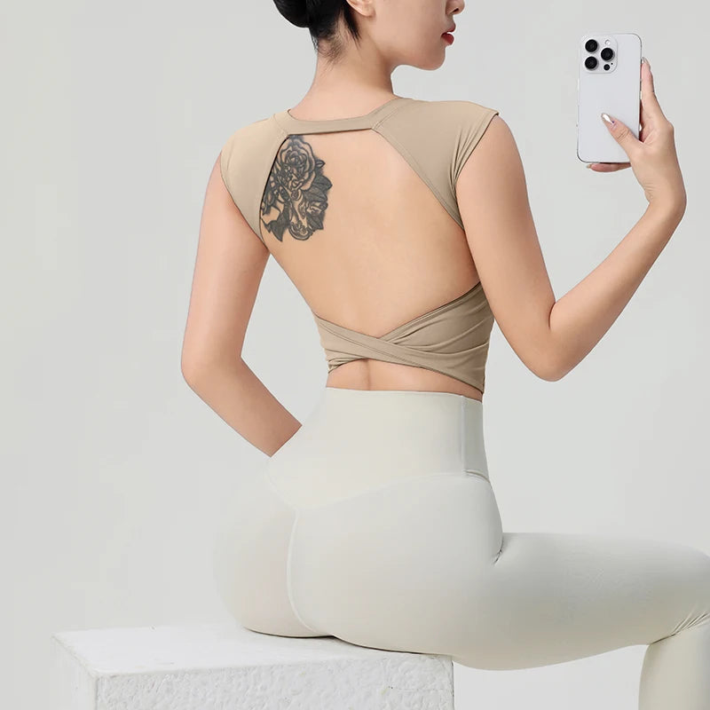 Blusa Fitness Feminina Costas Abertas - Top Yoga Academia com Bojo Manga Curta Dança Esportiva