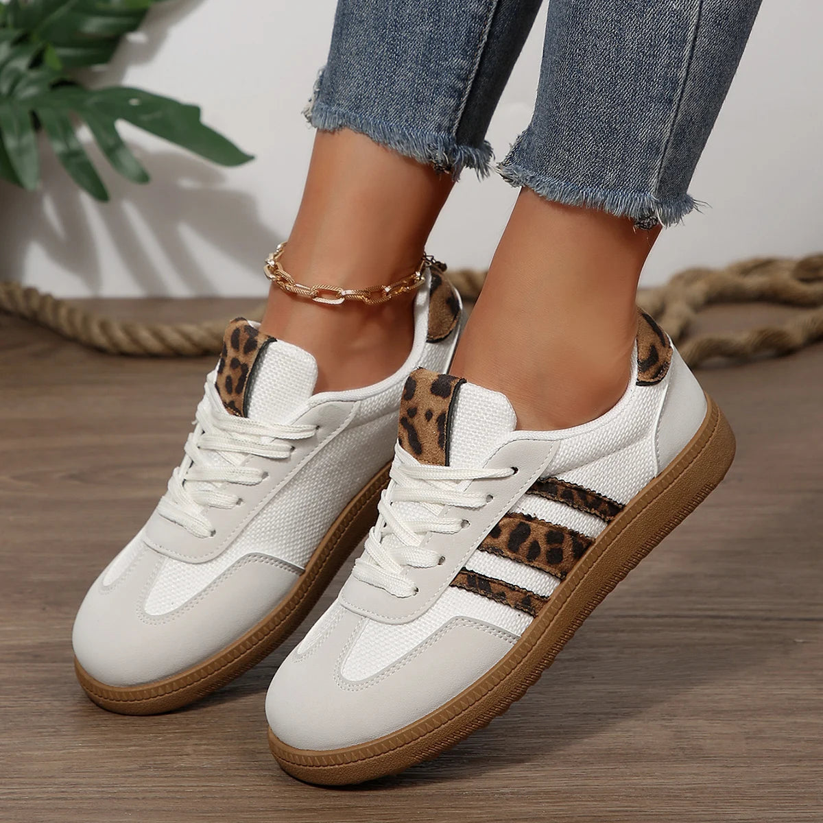 Tênis Feminino Casual Slip-On | Estampa Oncinha | Conforto para o Dia a Dia