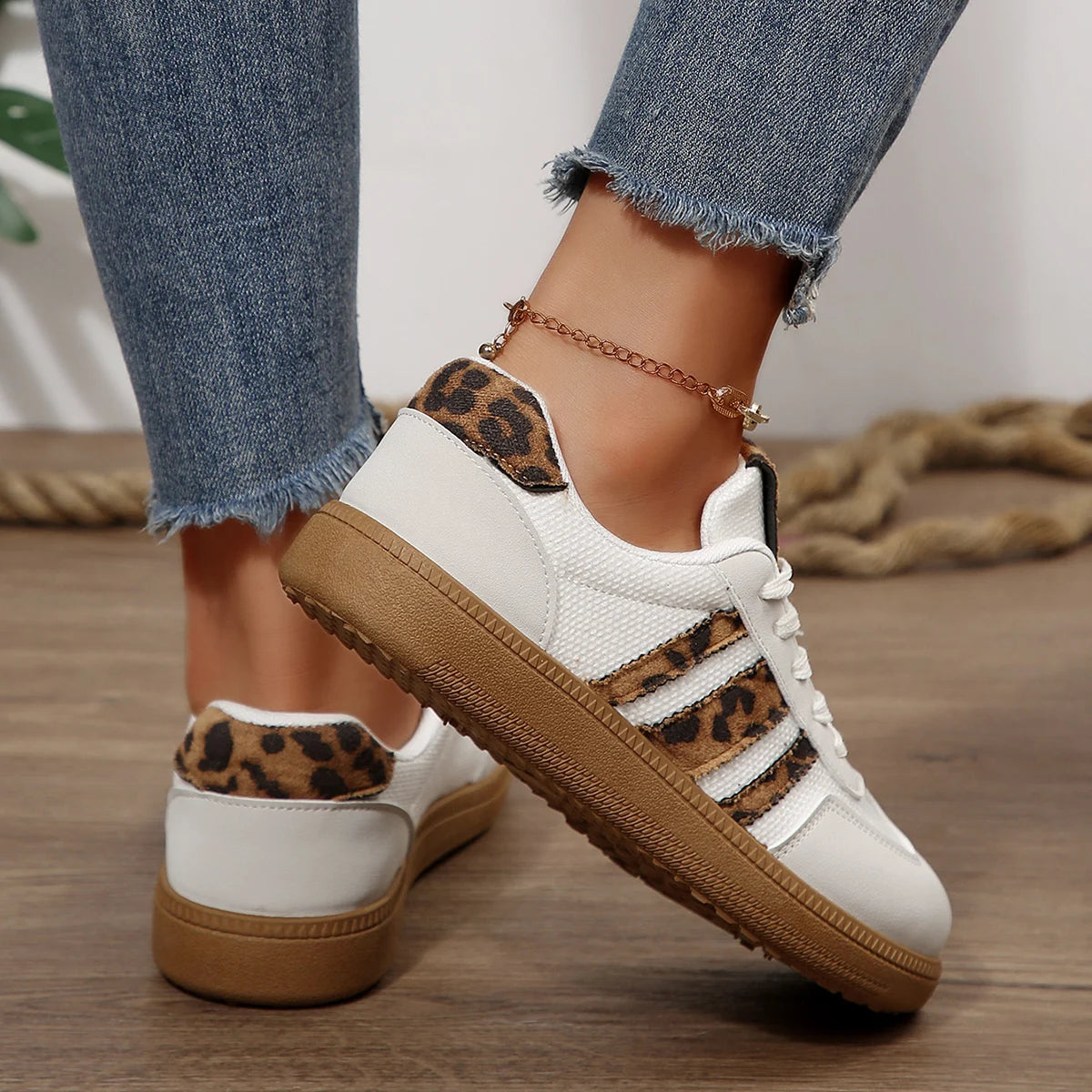 Tênis Feminino Casual Slip-On | Estampa Oncinha | Conforto para o Dia a Dia