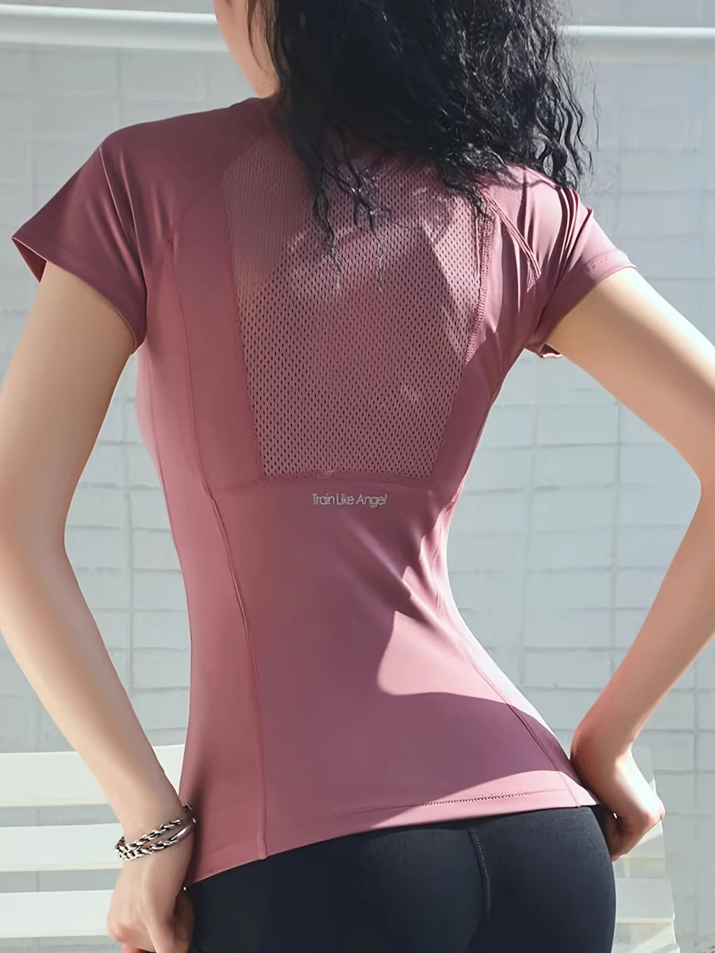 Camiseta Esportiva Feminina Manga Curta Costas Abertas – Yoga Corrida Academia